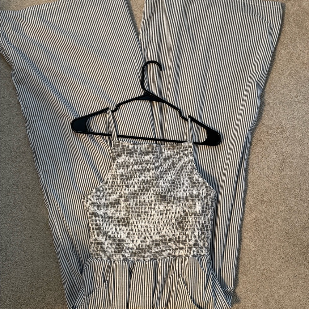 American Eagle Jumpsuit - Picture 4 of 5